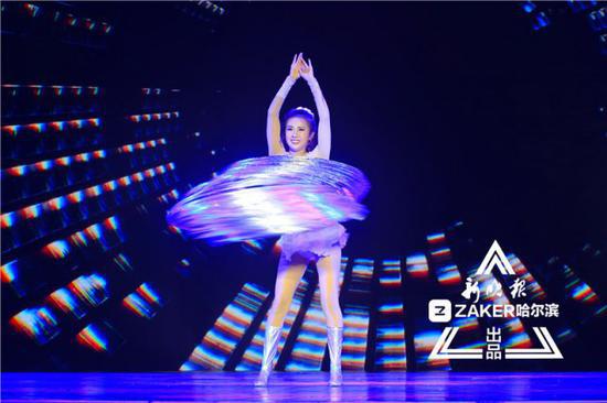 小腰精再创奇迹 四刷吉尼斯世界纪录，305个呼啦圈同时转动震撼世界